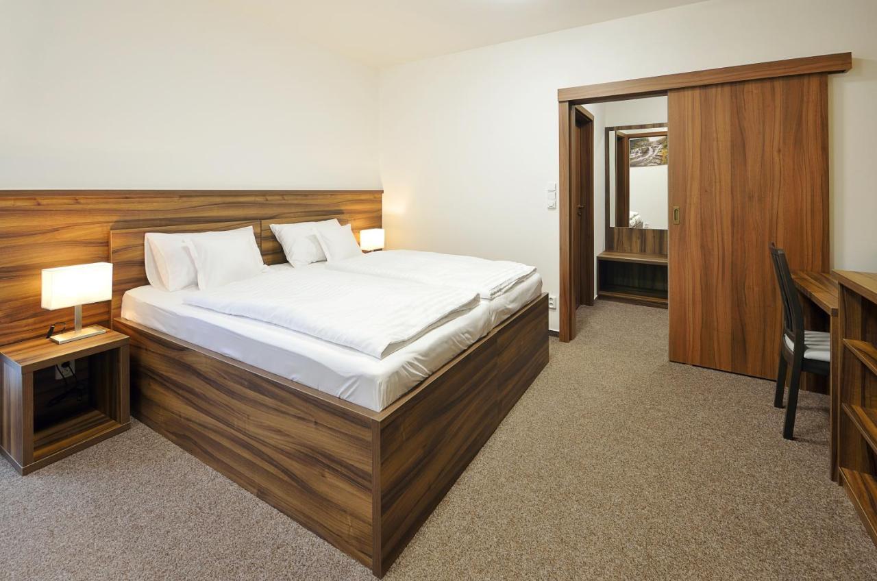 Penzion Kuzelna Hotel Трутнов Екстериор снимка
