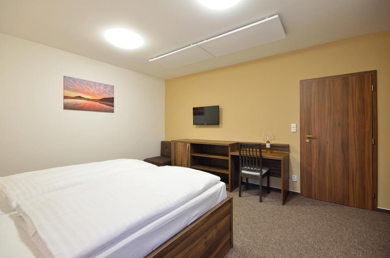 Penzion Kuzelna Hotel Трутнов Екстериор снимка